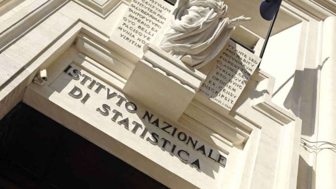 Pa, Istat: dopo quattro anni di blocco gli stipendi hanno perso quasi 400 euro