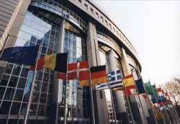 Welfare, Ok alle prestazioni supplementari per gli orfani di Cittadini UE
