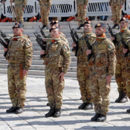Pensioni, Inps: i militari escono a 57 anni e con un assegno doppio rispetto al contributivo