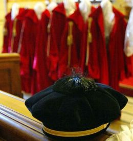 Pensioni, l'abolizione del trattenimento in servizio per i dipendenti pubblici è legittimo